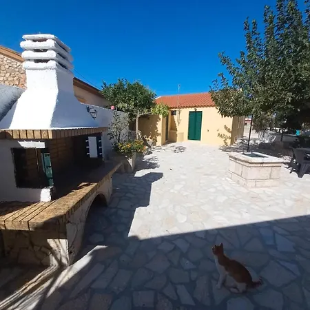 بيت للعطل Traditional House